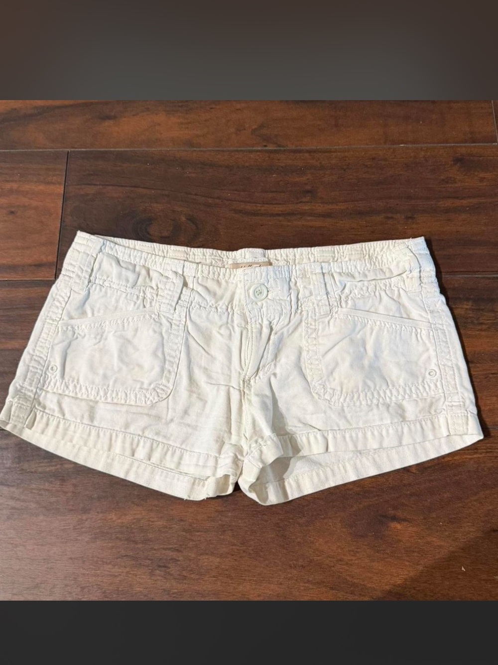 Hollister low rise white cargo shorts